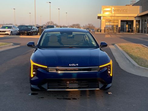 Certified 2025 Kia K4 EX FWD image 2