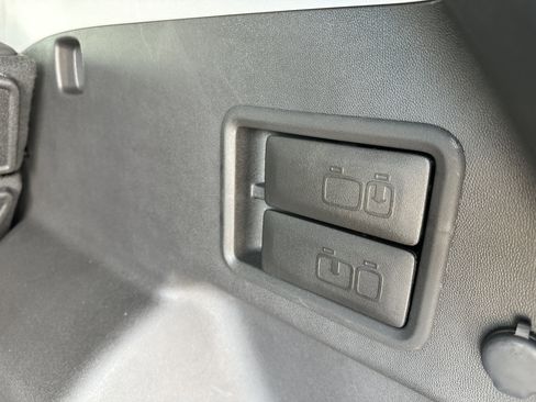Used 2024 GMC Terrain SLT w/ Infotainment Package II AWD/4WD image 30