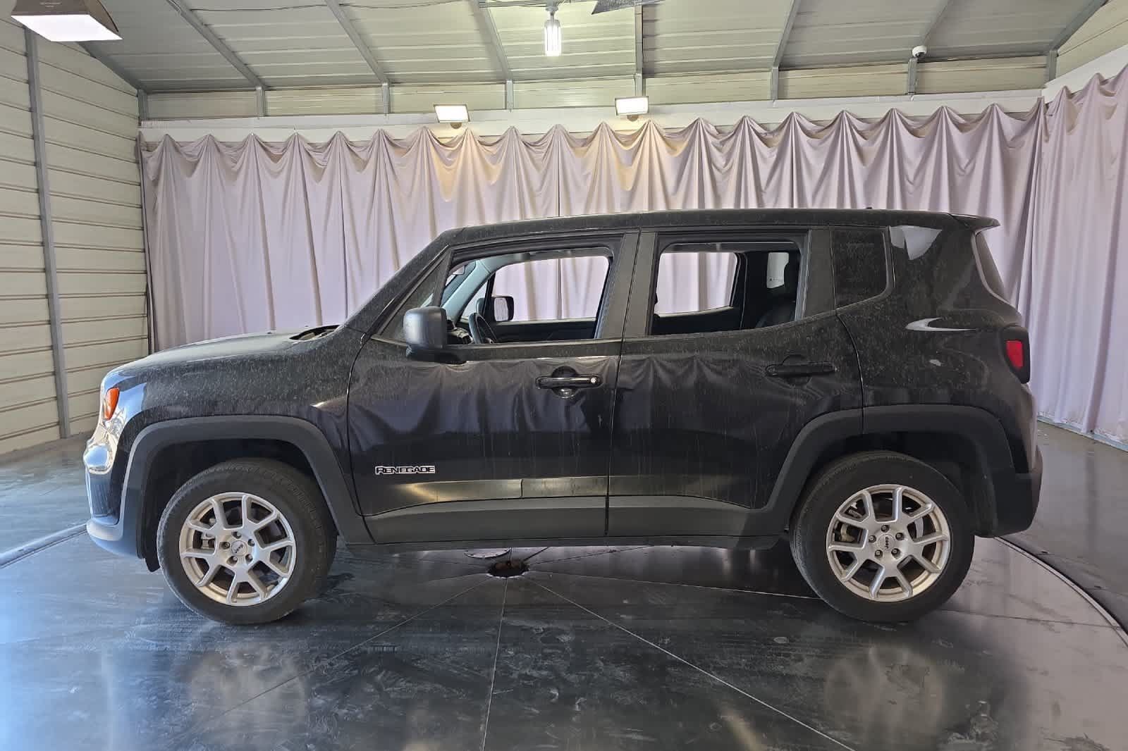 Used 2023 Jeep Renegade Latitude AWD/4WD image 6