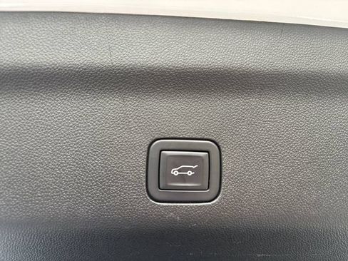 Used 2023 GMC Yukon Denali AWD/4WD image 18