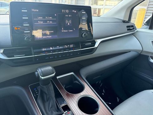 Used 2023 Toyota Sienna XLE image 21