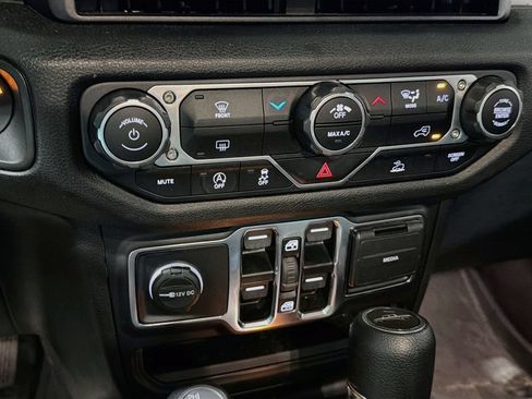 Used 2024 Jeep Gladiator Sport AWD/4WD image 12