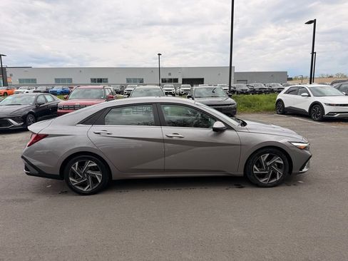 Used 2024 Hyundai Elantra Limited FWD image 2
