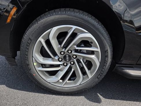New 2027 Lincoln Navigator Premiere RWD image 23