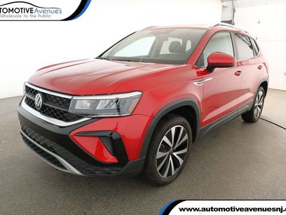 Used 2022 Volkswagen Taos SE w/ Panoramic Sunroof Package