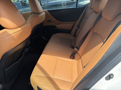 Used 2024 Lexus ES 350 w/ Accessory Package (Z1) FWD image 3