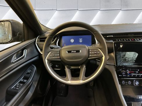 New 2025 Jeep Grand Cherokee Laredo X w/ Luxury Tech Group I image 13