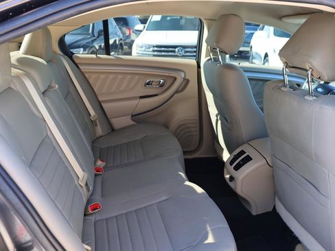 Used 2019 Ford Taurus SE image 17