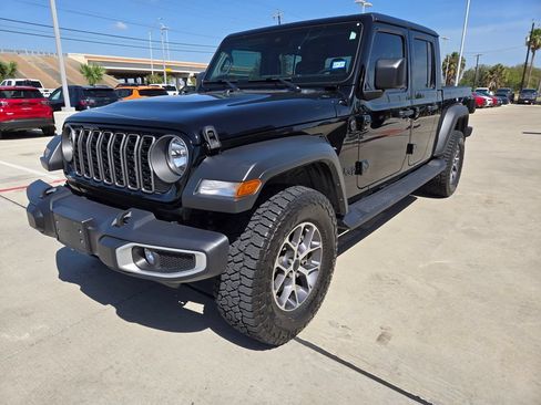 Used 2025 Jeep Gladiator Sport AWD/4WD image 7
