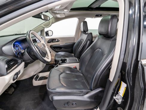 Used 2020 Chrysler Pacifica Limited image 15