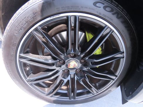 Used 2016 Porsche Cayenne S AWD/4WD image 18