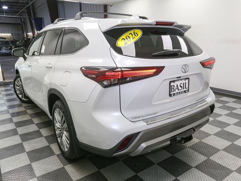 Used 2026 Toyota Highlander Platinum AWD/4WD image 10