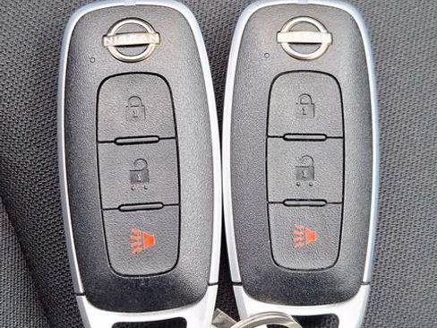 Used 2025 Nissan Rogue S AWD/4WD image 28