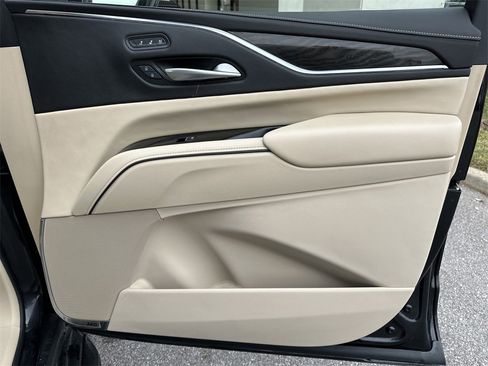 Used 2024 Cadillac Escalade Premium Luxury image 36