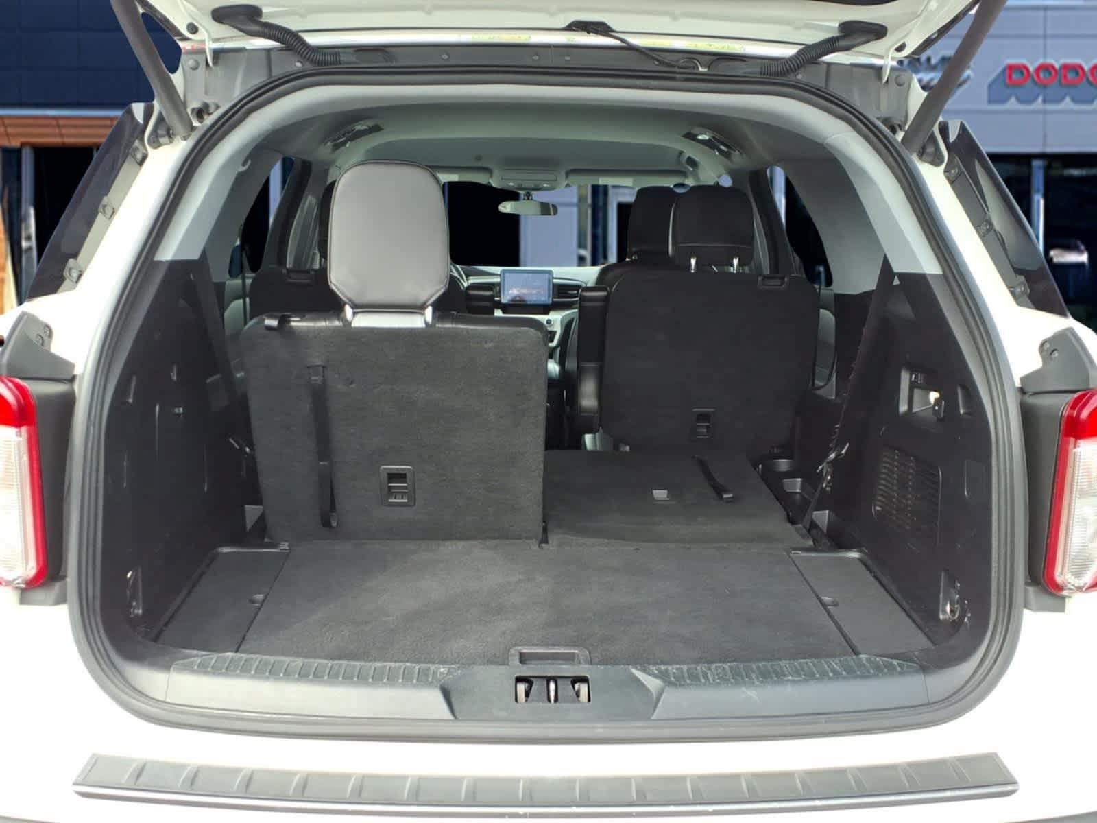 Used 2021 Ford Explorer XLT w/ Equipment Group 202A AWD/4WD image 6