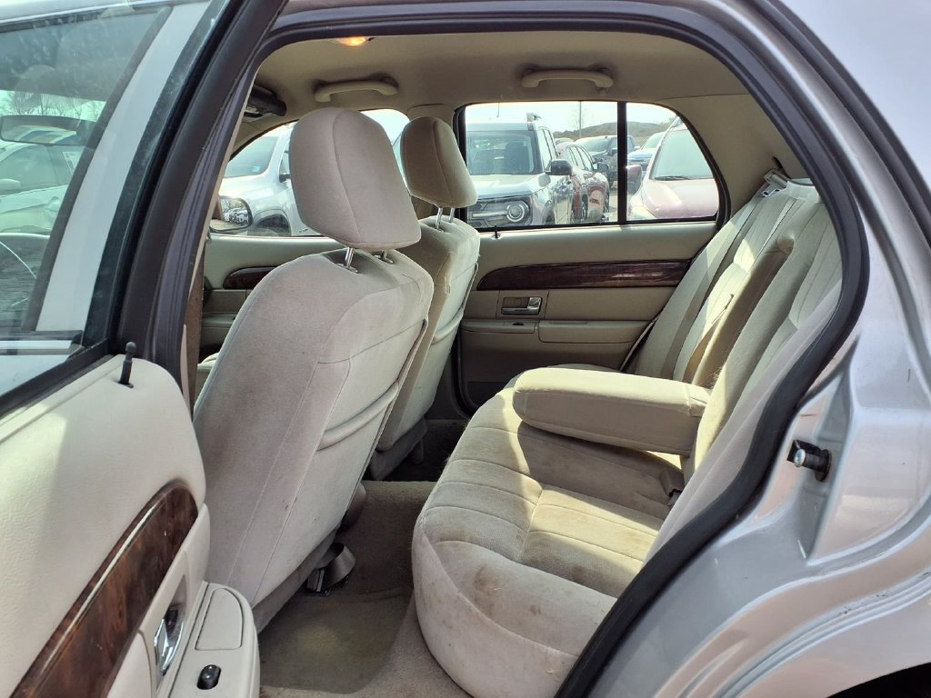 Used 2008 Mercury Grand Marquis GS RWD image 9