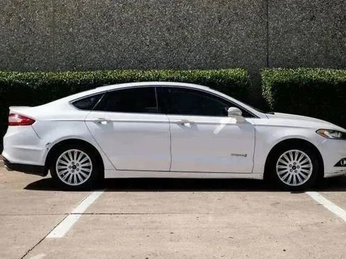 Used 2016 Ford Fusion SE w/ Equipment Group 502A FWD image 10