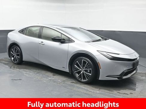 Used 2025 Toyota Prius XLE image 9