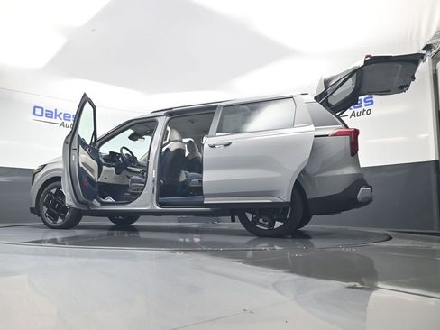 New 2026 Kia Carnival EX FWD image 63