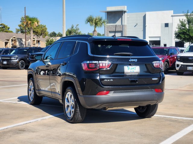 Used 2024 Jeep Compass Latitude AWD/4WD image 7