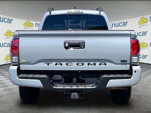 Used 2019 Toyota Tacoma TRD Sport w/ TRD Premium Sport Package AWD/4WD image 5