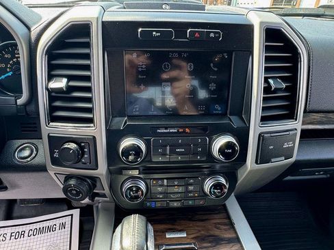 Used 2018 Ford F150 Lariat w/ Equipment Group 502A Luxury AWD/4WD image 19