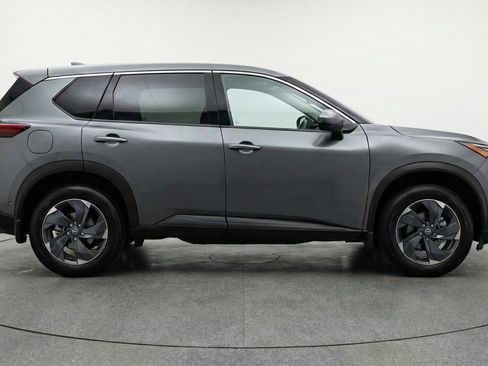 Used 2025 Nissan Rogue SV AWD/4WD image 11