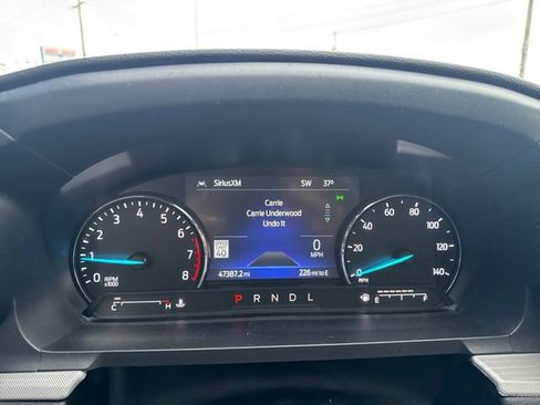 Used 2022 Ford Explorer XLT w/ Equipment Group 202A image 11