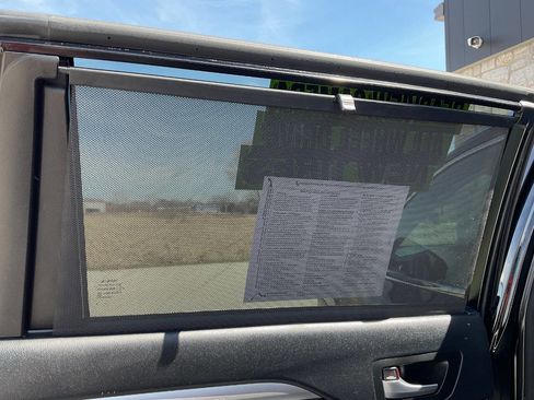 Used 2016 Toyota Highlander XLE image 37