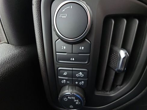 Used 2025 Chevrolet Silverado 2500 W/T AWD/4WD image 20