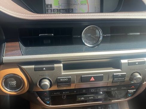 Used 2018 Lexus ES 350 w/ Luxury Package w/Wood Trim FWD image 2