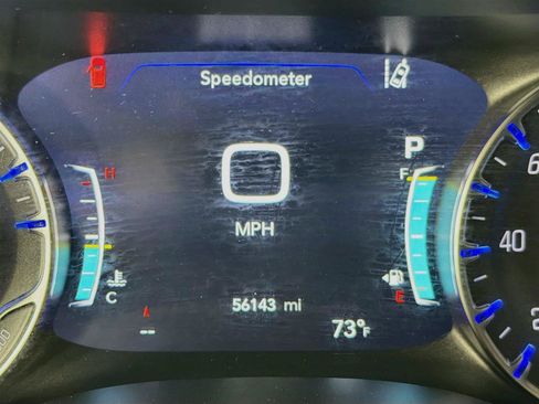 Used 2025 Chrysler Pacifica Limited FWD image 18