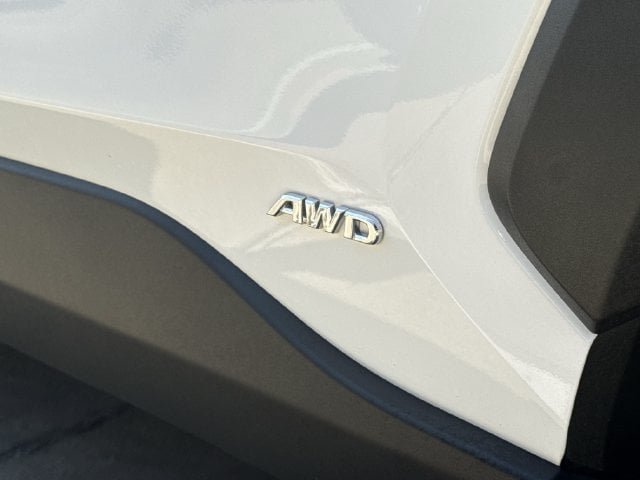 Used 2025 Toyota RAV4 LE AWD/4WD image 10