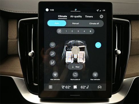 New 2026 Volvo XC90 B6 Plus w/ Protection Package Premier image 25