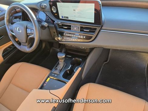 Used 2025 Lexus ES 300h w/ Premium Package FWD image 18