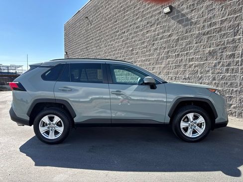 Used 2021 Toyota RAV4 XLE AWD/4WD image 4