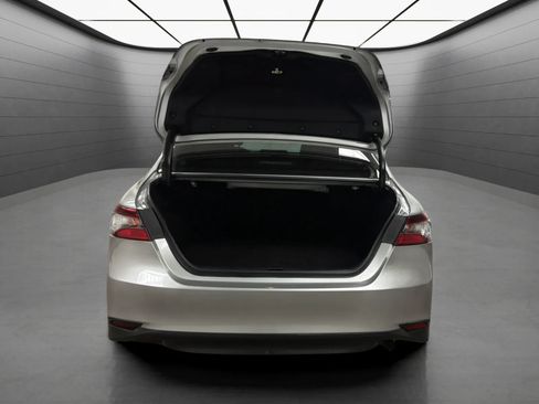Used 2021 Toyota Camry LE w/ Carpet Mat Package (TMS) FWD image 19