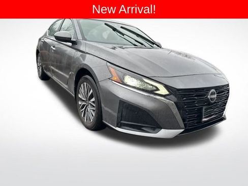 Used 2024 Nissan Altima 2.5 SV w/ SV Premium Package image 1