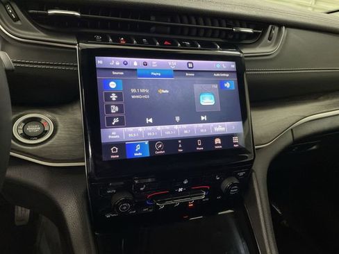 Used 2023 Jeep Grand Cherokee Limited image 25