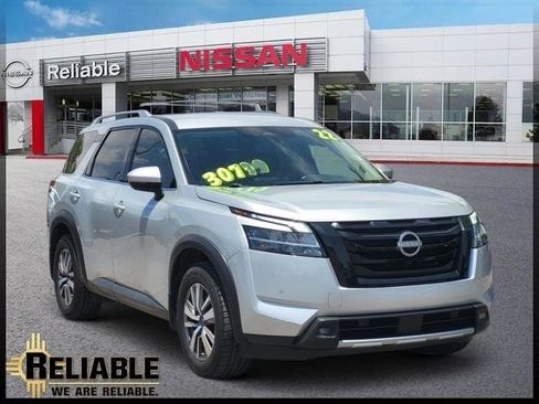 Certified 2022 Nissan Pathfinder SL w/ SL Black Package FWD image 1