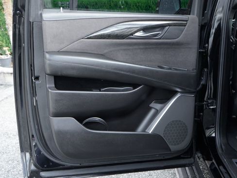 Used 2016 Cadillac Escalade ESV Platinum AWD/4WD image 39