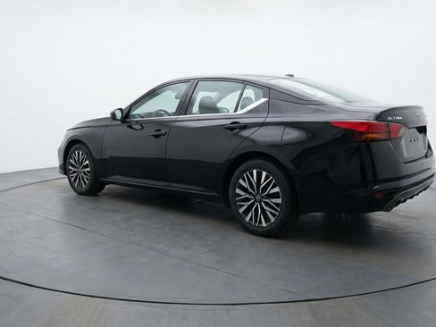 Used 2025 Nissan Altima 2.5 SV image 6