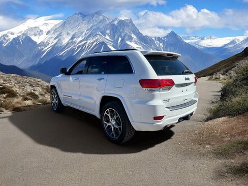 Used 2021 Jeep Grand Cherokee Overland image 3