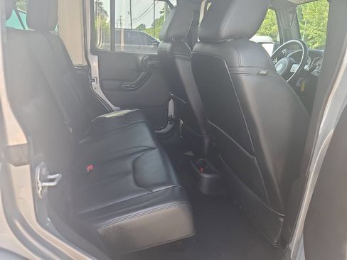 Used 2015 Jeep Wrangler Unlimited Sahara AWD/4WD image 29