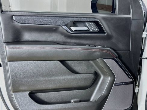 Used 2025 GMC Yukon AT4 Ultimate AWD/4WD image 16