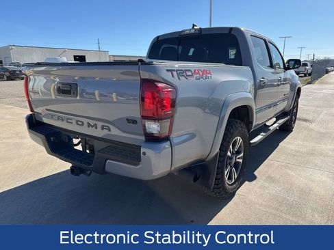 Used 2019 Toyota Tacoma TRD Sport image 8