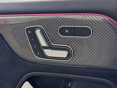 Used 2025 Mercedes-Benz GLB 35 AMG 4MATIC image 24