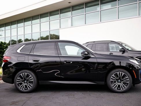 Used 2025 BMW X3 xDrive30i w/ Premium Package image 3