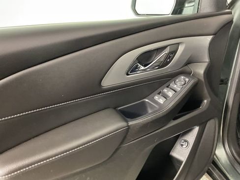 Used 2022 Chevrolet Traverse LT image 17