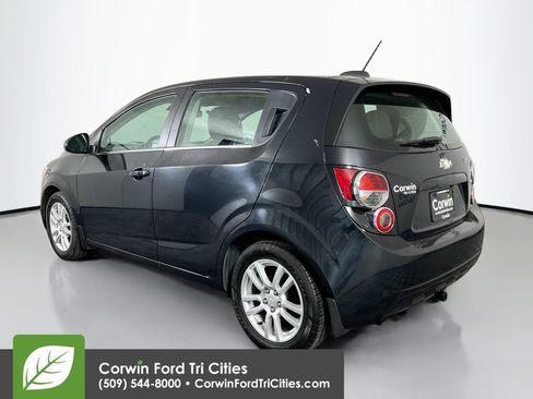 Used 2015 Chevrolet Sonic LT w/ Fun and Sun Package FWD image 11